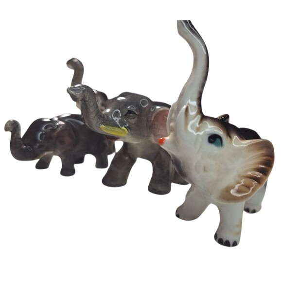 Vintage Ceramic Elephant Figurines Lot of 4 – Glazed Porcelain Miniatures, Trunk - Picture 4 of 6